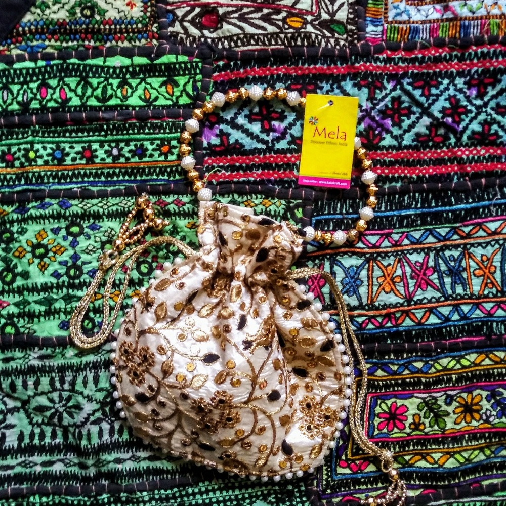 Handcrafted Ethnic Embroidered India Pouch - Picture 3 of 8